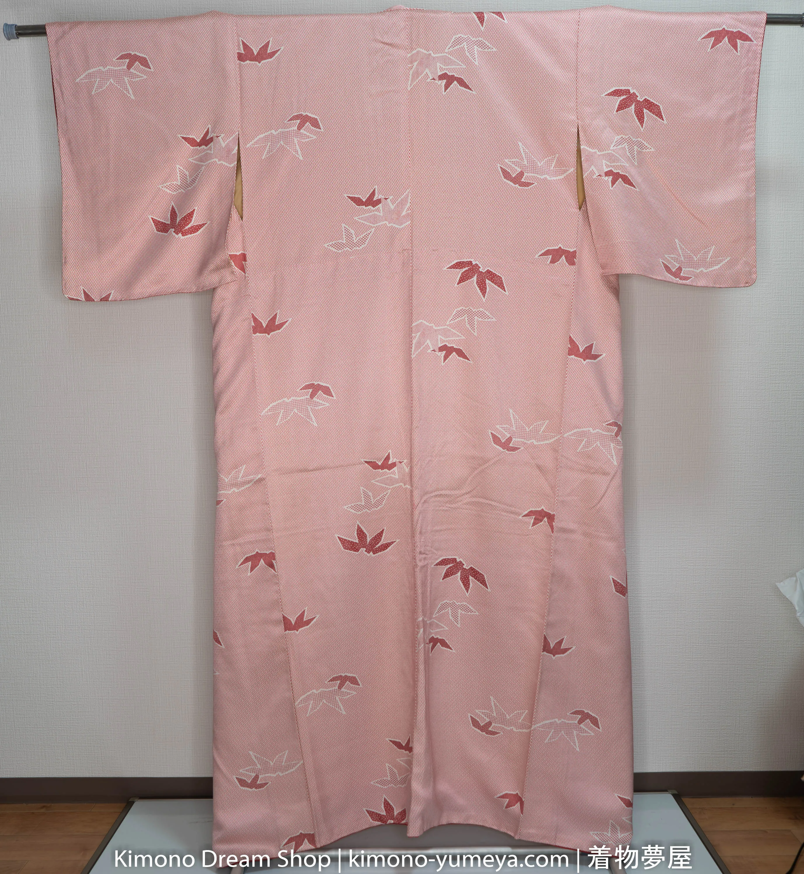 Silky Smooth Abstract Bamboo Leaves Kimono - Red and White Diamond Patterns - Vintage Shiny Silk