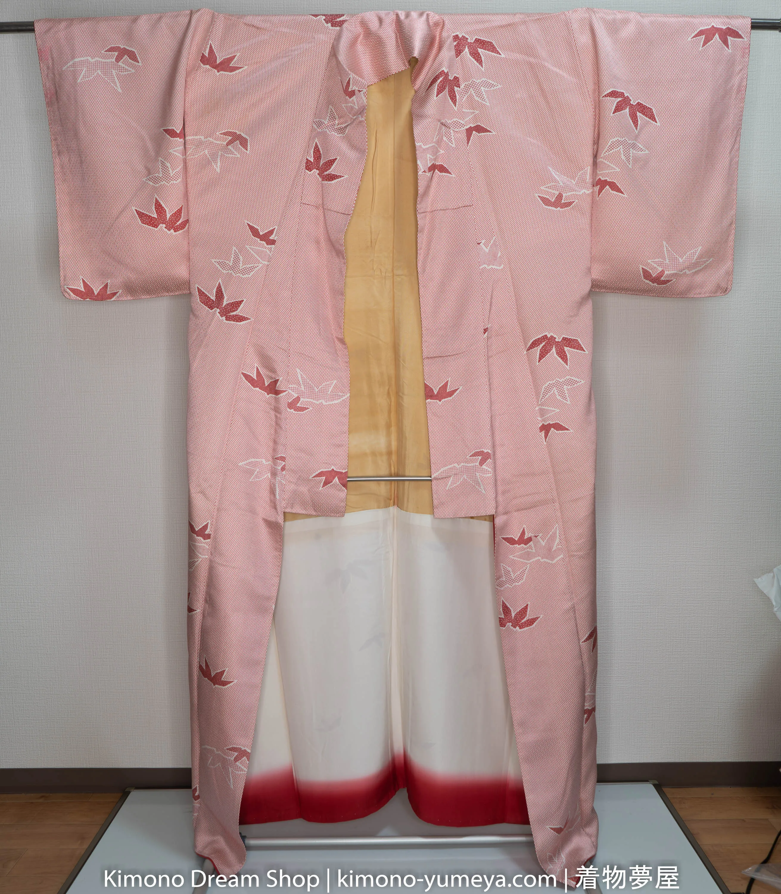 Silky Smooth Abstract Bamboo Leaves Kimono - Red and White Diamond Patterns - Vintage Shiny Silk