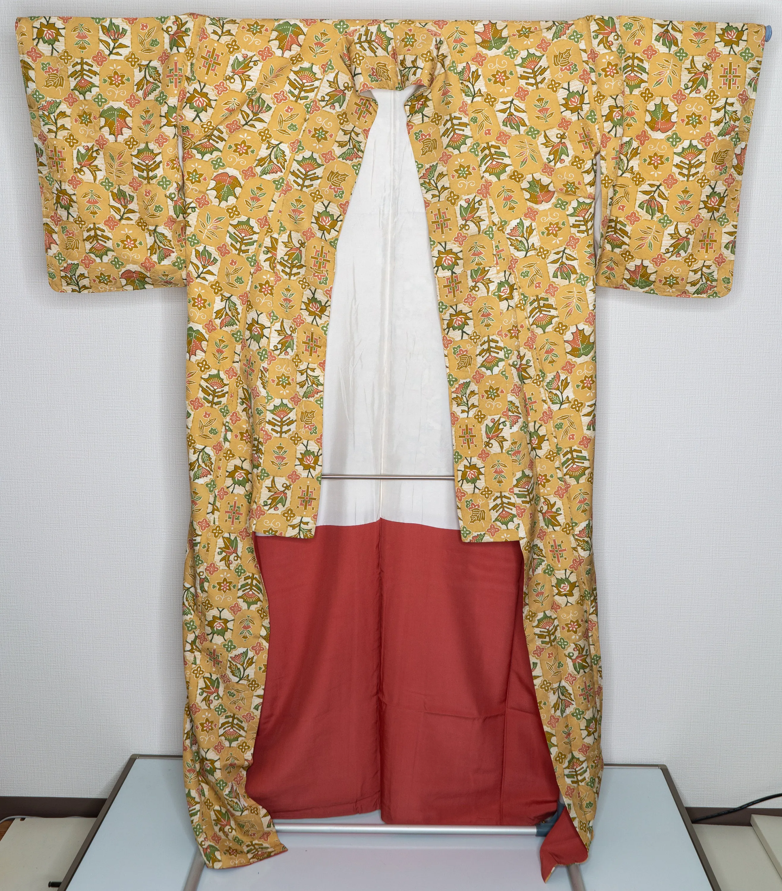 Unused Abstract Floral Patterns Vintage Yellow Japanese Kimono Robe - Crosses, Boxes, Flowers